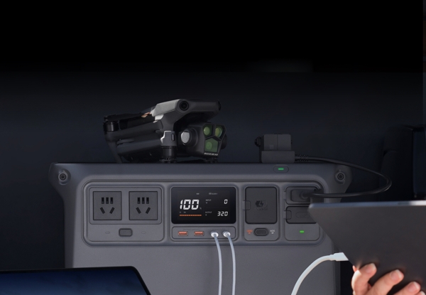 DJI Power 500 Fast 1000 Watt di potenza massima di uscita, supporta l'estensione multi-accessorio, la ricarica solare adatta per drone DJI (offre prestazioni stabili al 99% dei comuni utilizzati