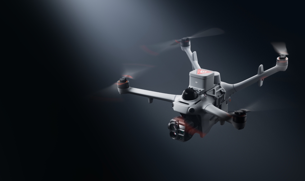 DJI Matrice 5TD con faro